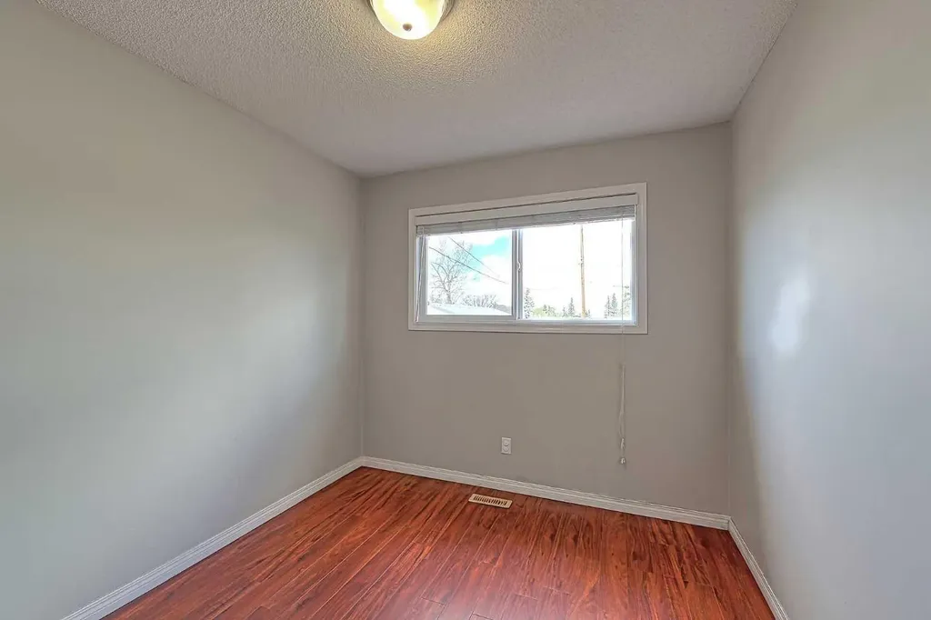 328 6 Street Irricana AB T0M1B0