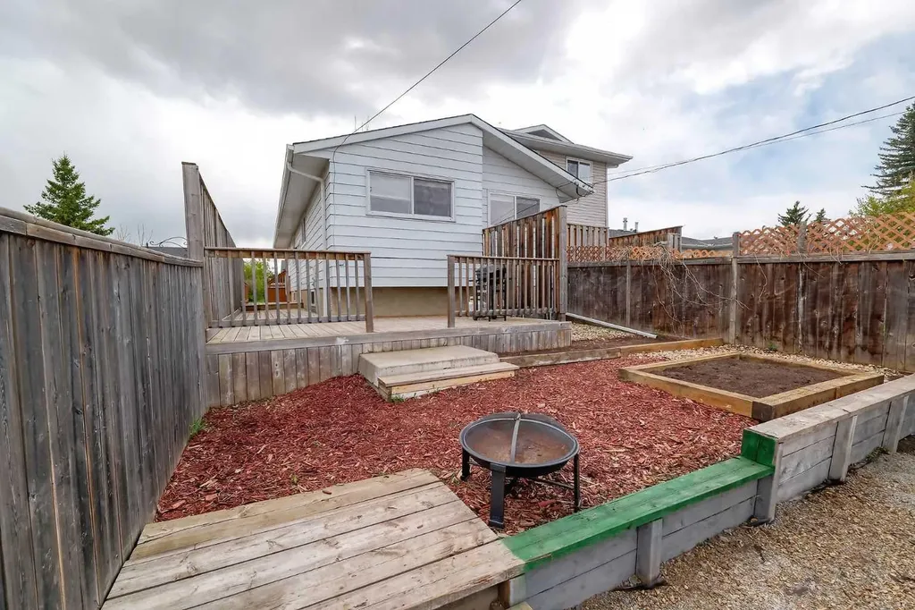 328 6 Street Irricana AB T0M1B0