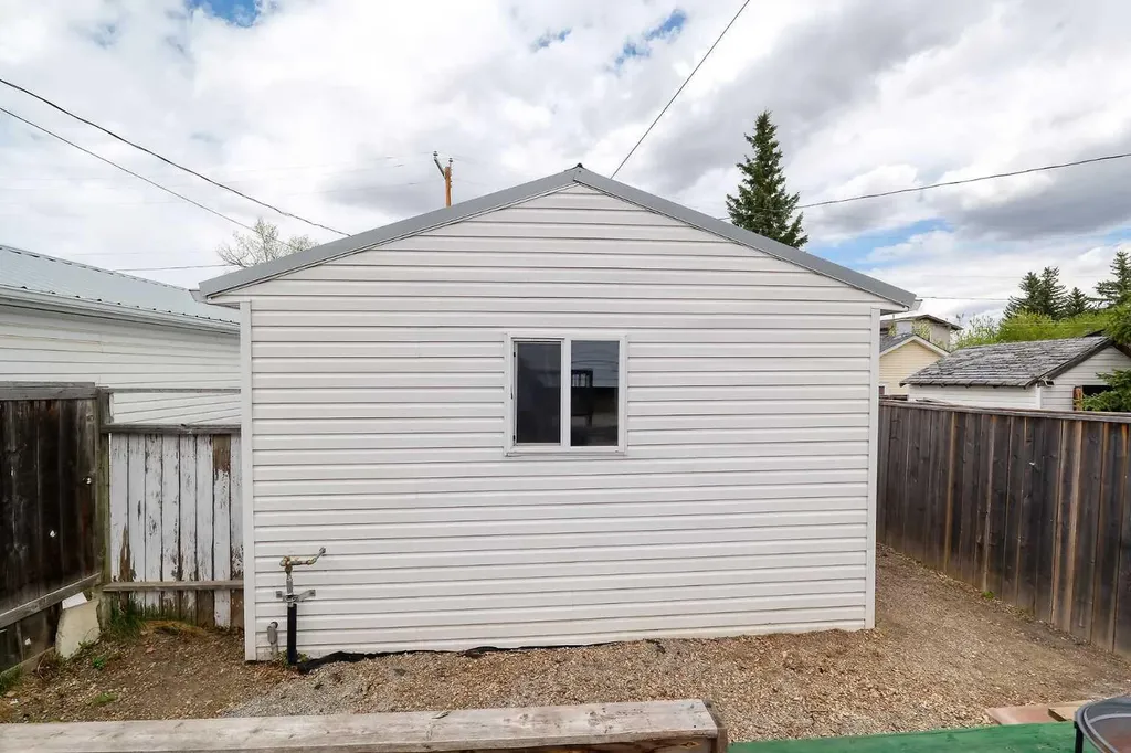 328 6 Street Irricana AB T0M1B0