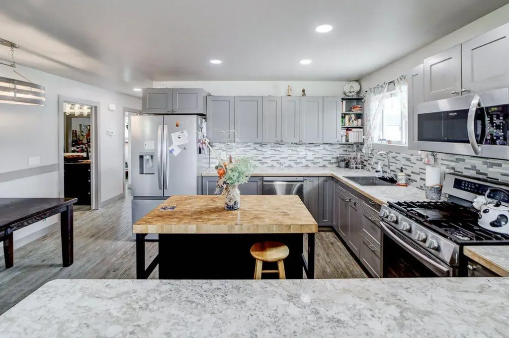 8501 21 Avenue Coleman AB T0K 0M0
