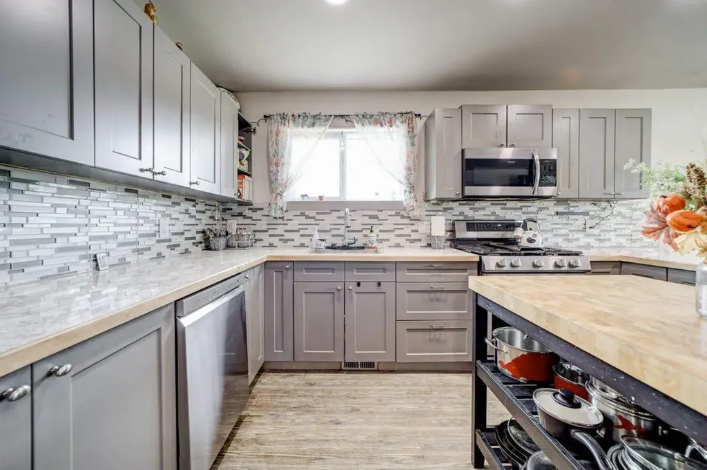 8501 21 Avenue Coleman AB T0K 0M0
