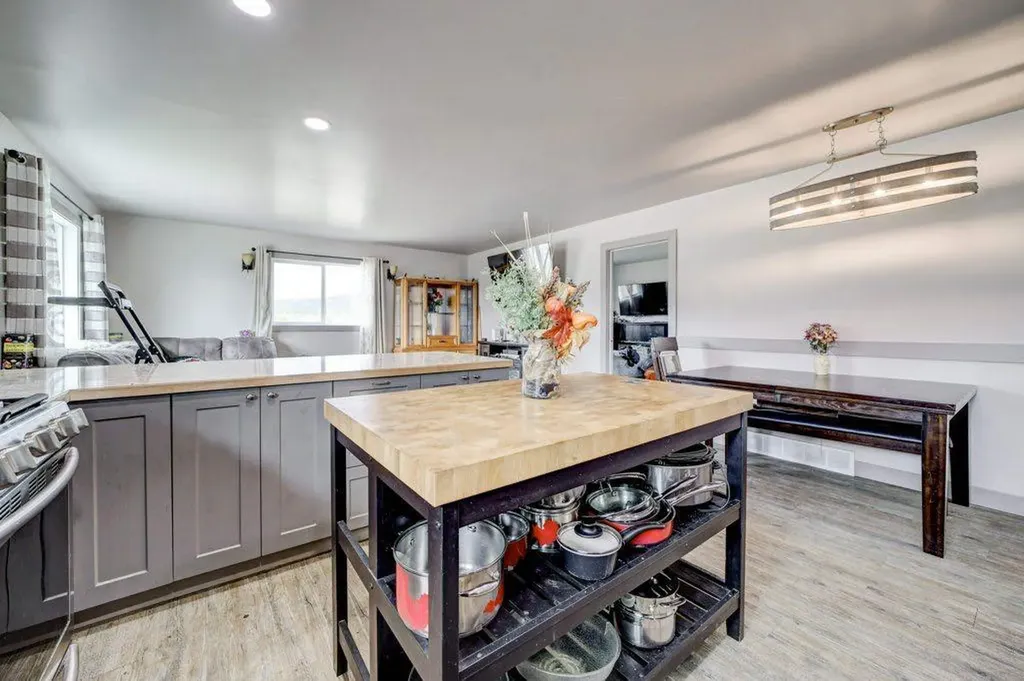 8501 21 Avenue Coleman AB T0K 0M0