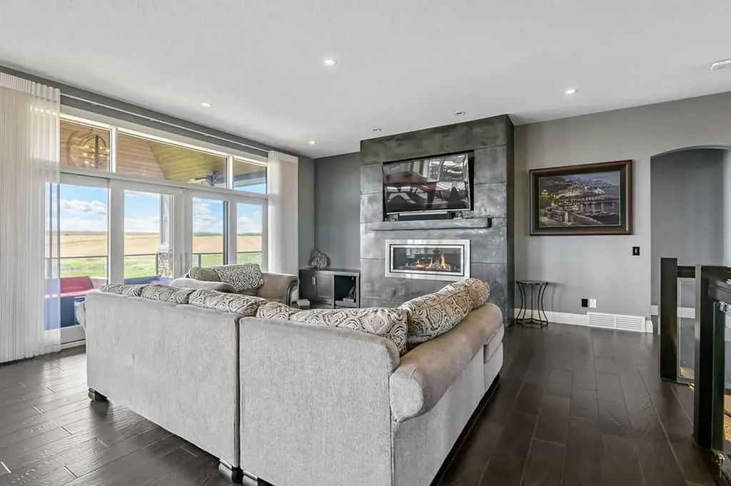 500-402080 23 Street W Rural Foothills County AB T1S 1A2