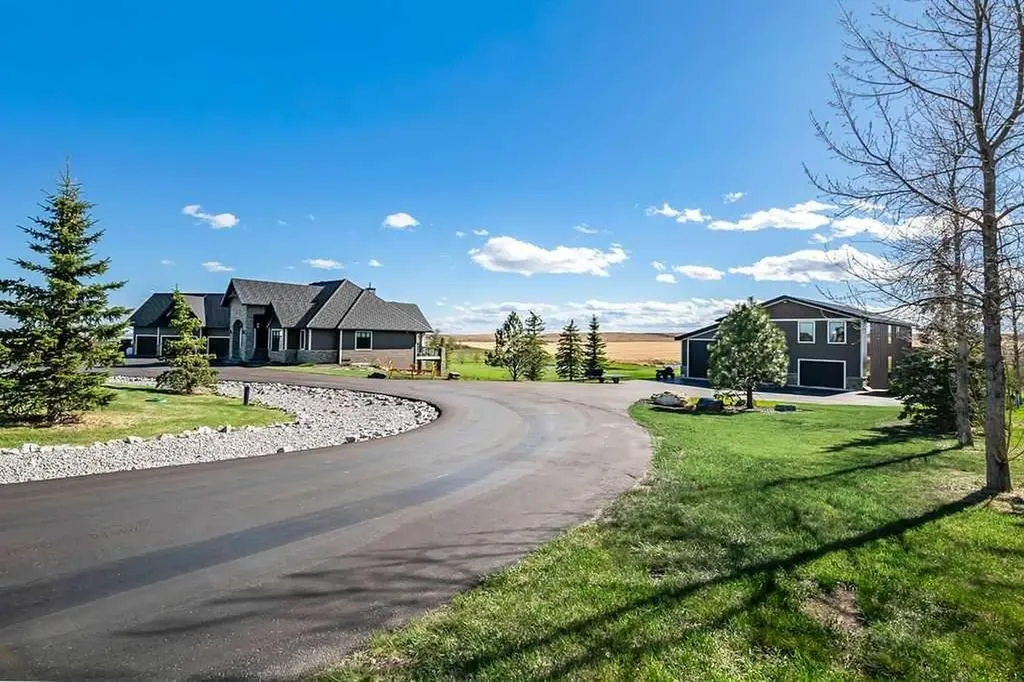 500-402080 23 Street W Rural Foothills County AB T1S 1A2