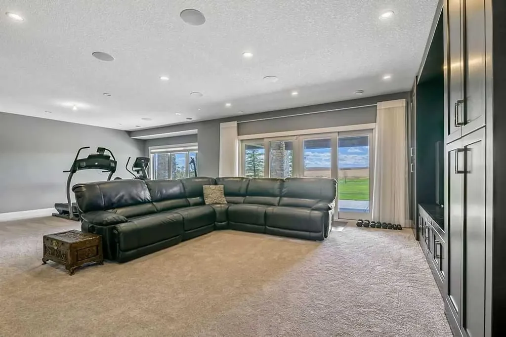 500-402080 23 Street W Rural Foothills County AB T1S 1A2