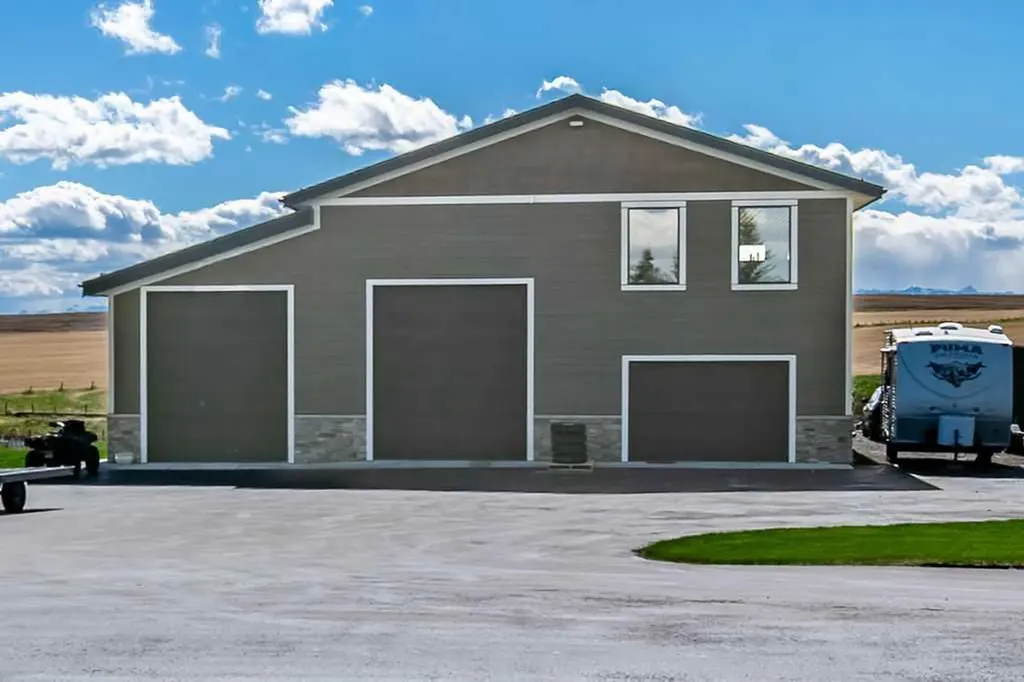 500-402080 23 Street W Rural Foothills County AB T1S 1A2