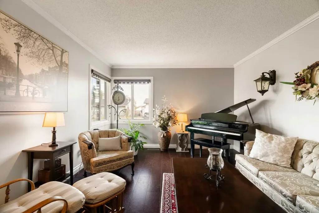 18 Moberly Crescent Fort Mcmurray AB T9H 1G9
