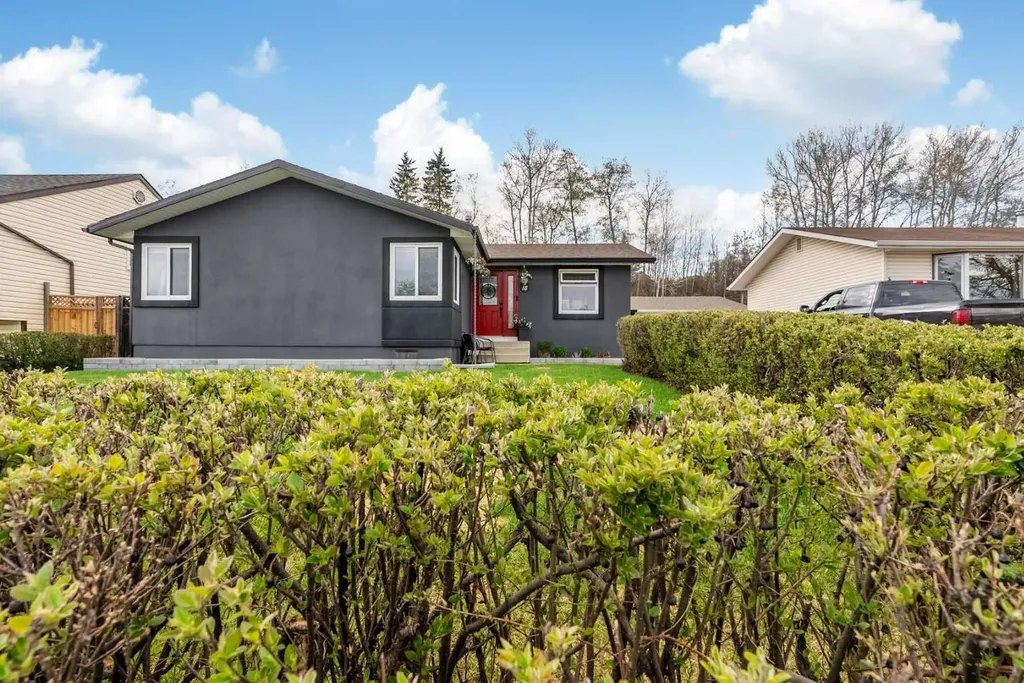 18 Moberly Crescent Fort Mcmurray AB T9H 1G9