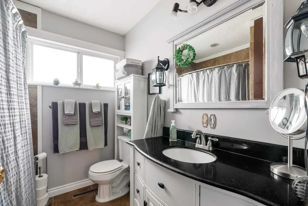 18 Moberly Crescent Fort Mcmurray AB T9H 1G9