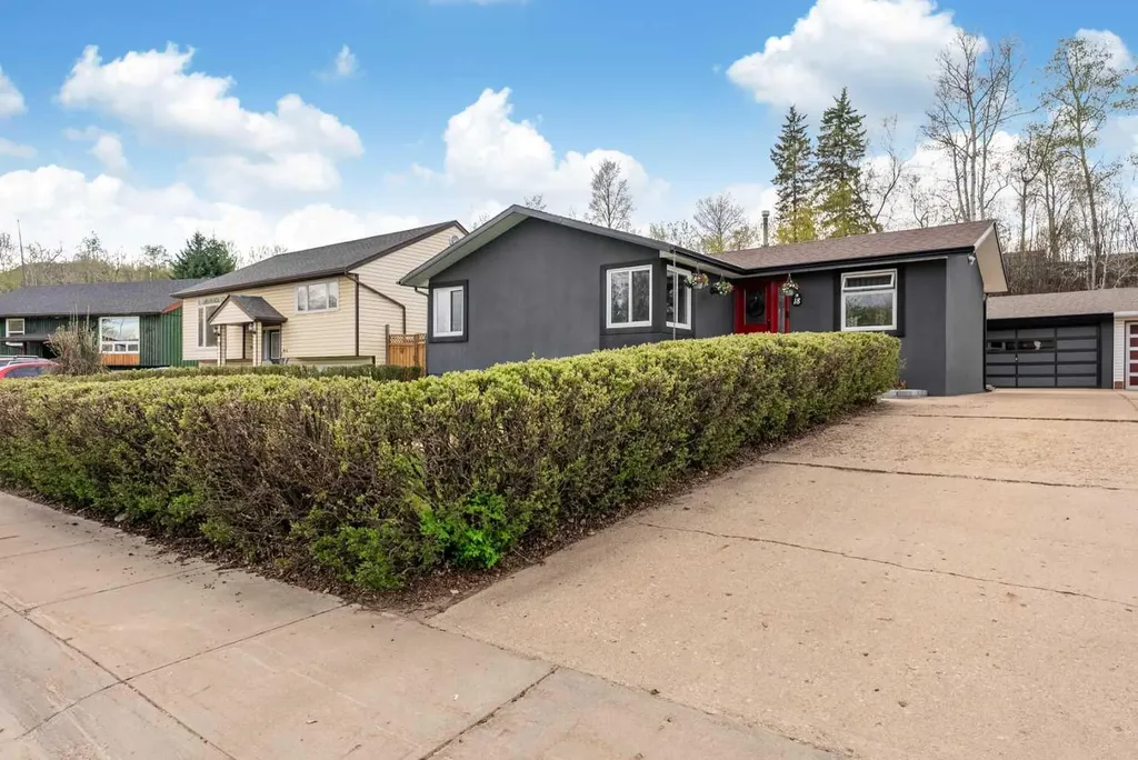 18 Moberly Crescent Fort Mcmurray AB T9H 1G9