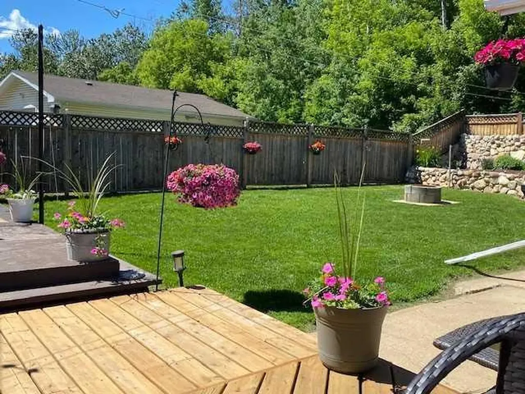 18 Moberly Crescent Fort Mcmurray AB T9H 1G9