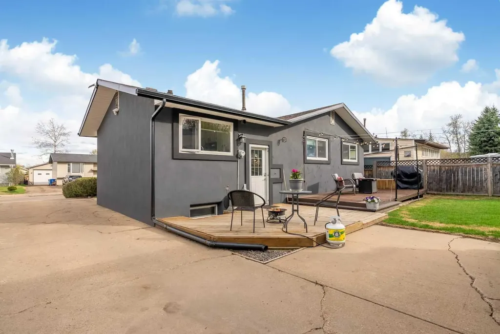18 Moberly Crescent Fort Mcmurray AB T9H 1G9