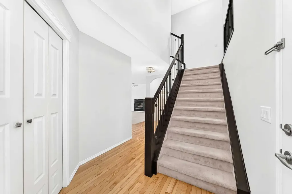 6 Cougarstone Crescent SW Calgary AB T3H 4Z3