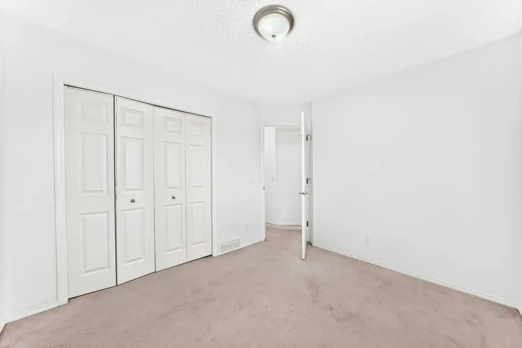 6 Cougarstone Crescent SW Calgary AB T3H 4Z3