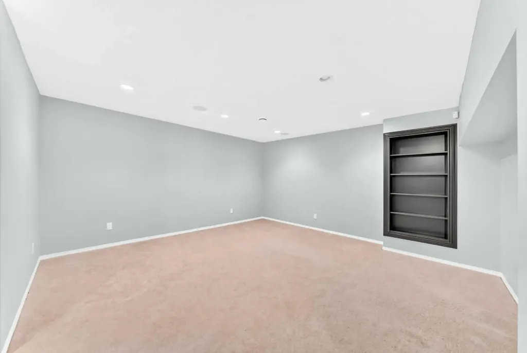 6 Cougarstone Crescent SW Calgary AB T3H 4Z3