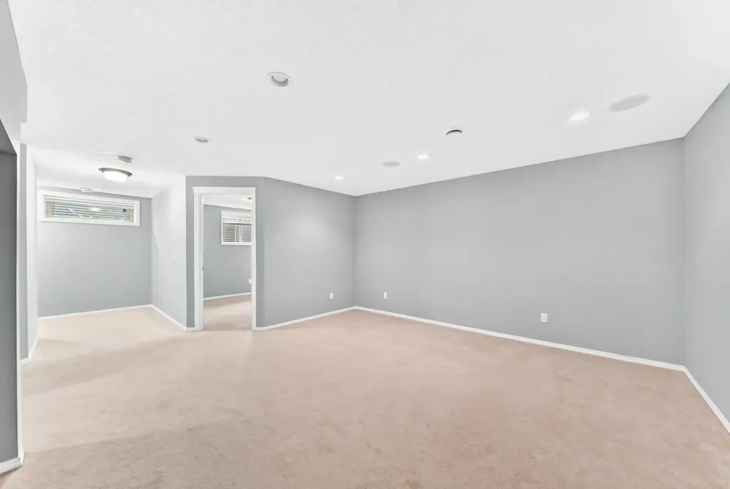 6 Cougarstone Crescent SW Calgary AB T3H 4Z3