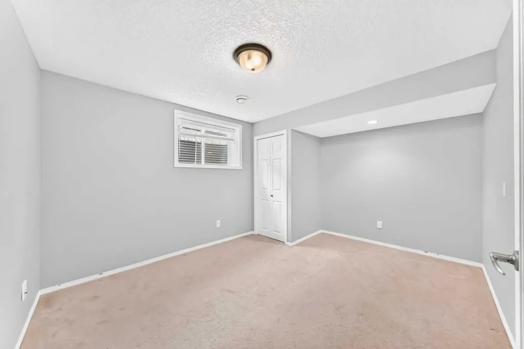 6 Cougarstone Crescent SW Calgary AB T3H 4Z3