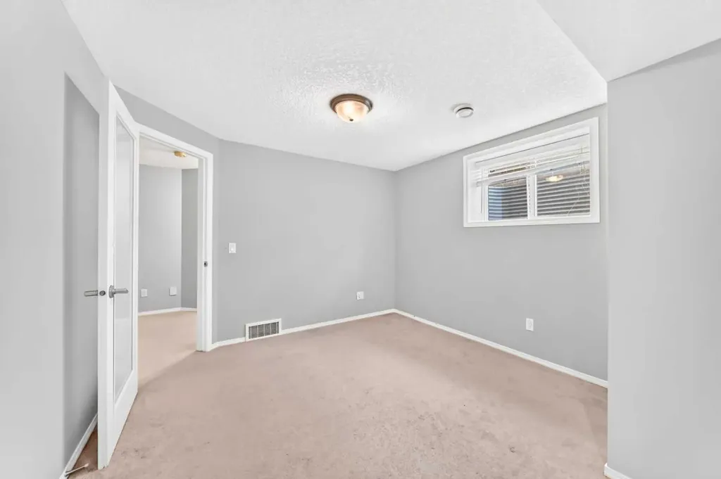 6 Cougarstone Crescent SW Calgary AB T3H 4Z3