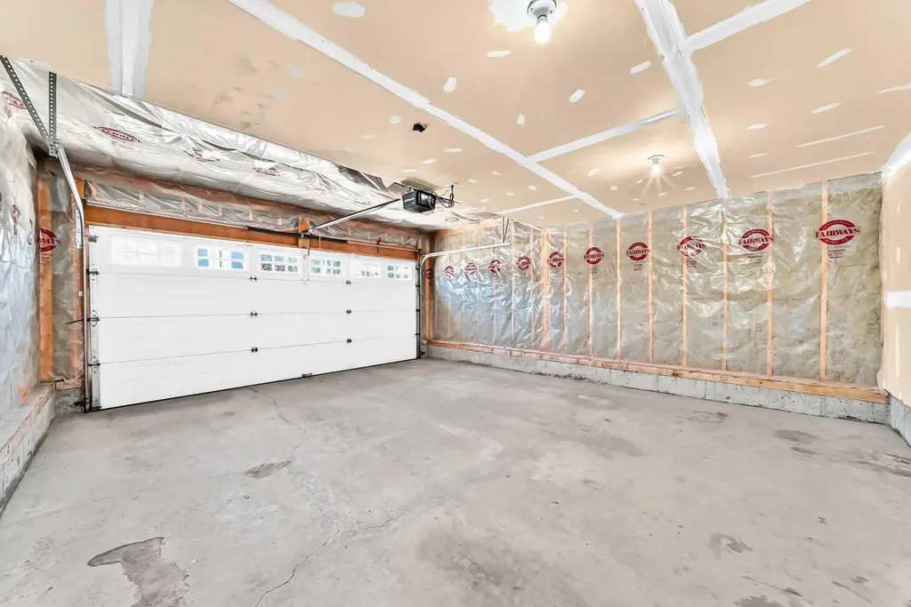 6 Cougarstone Crescent SW Calgary AB T3H 4Z3