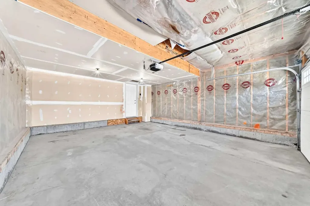 6 Cougarstone Crescent SW Calgary AB T3H 4Z3