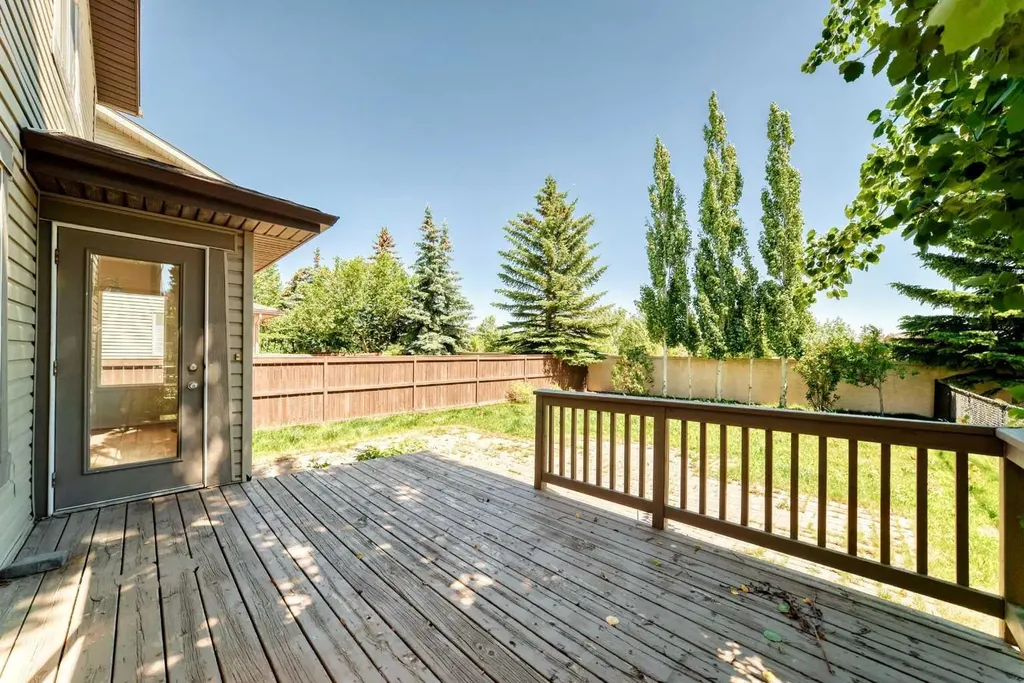 6 Cougarstone Crescent SW Calgary AB T3H 4Z3