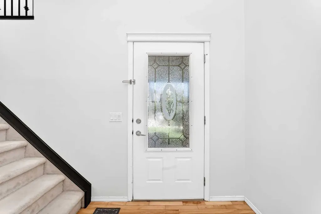 6 Cougarstone Crescent SW Calgary AB T3H 4Z3