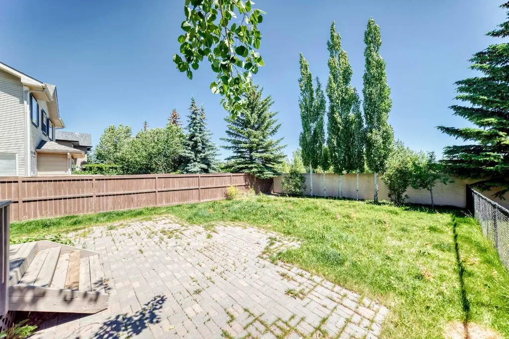 6 Cougarstone Crescent SW Calgary AB T3H 4Z3