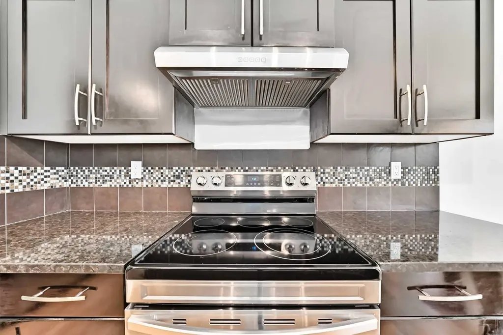 6 Cougarstone Crescent SW Calgary AB T3H 4Z3