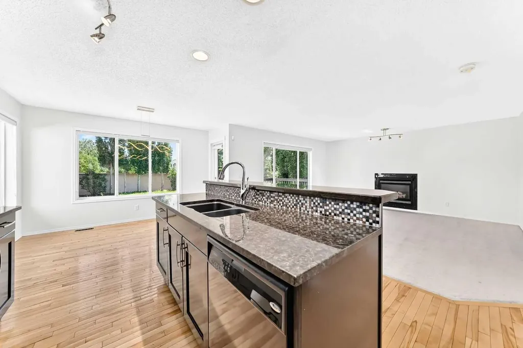 6 Cougarstone Crescent SW Calgary AB T3H 4Z3