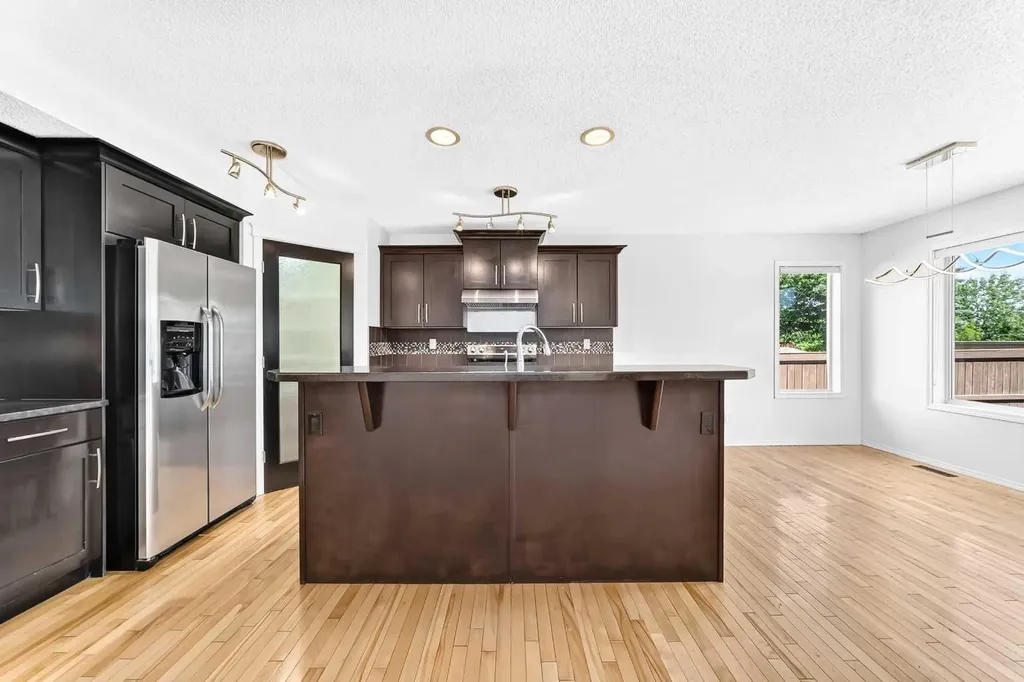 6 Cougarstone Crescent SW Calgary AB T3H 4Z3