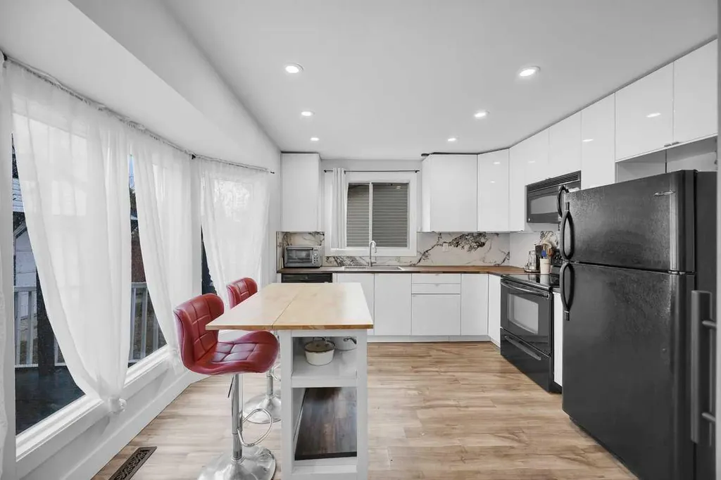 22 Sandstone Crescent SE Airdrie AB T4B 1T5