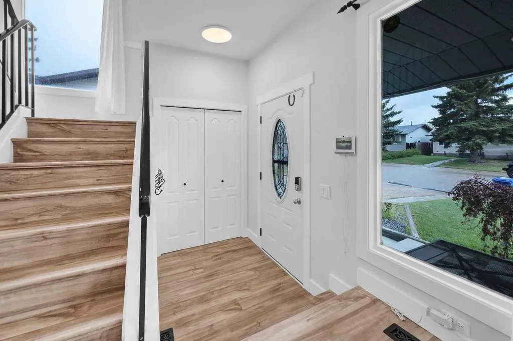 22 Sandstone Crescent SE Airdrie AB T4B 1T5