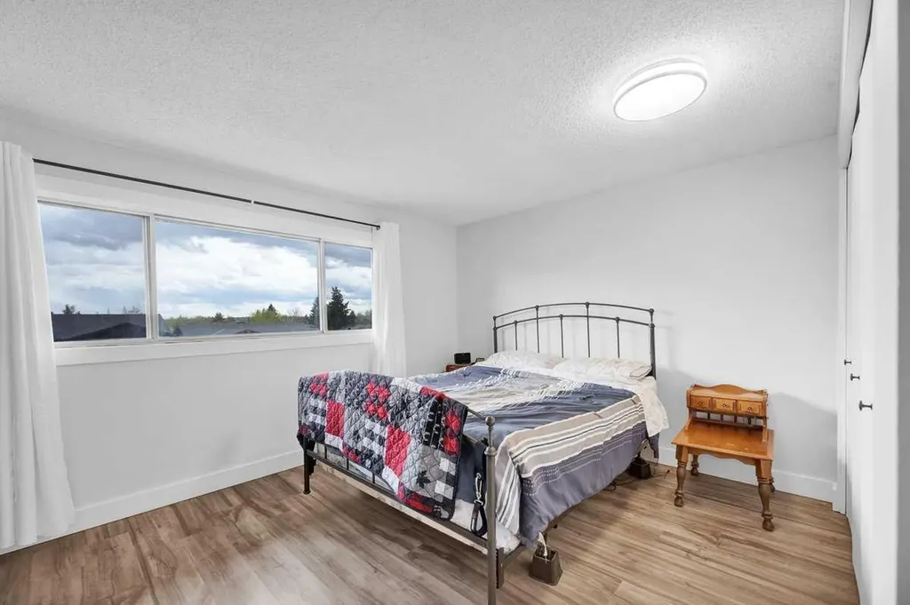22 Sandstone Crescent SE Airdrie AB T4B 1T5