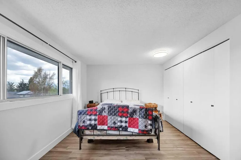 22 Sandstone Crescent SE Airdrie AB T4B 1T5