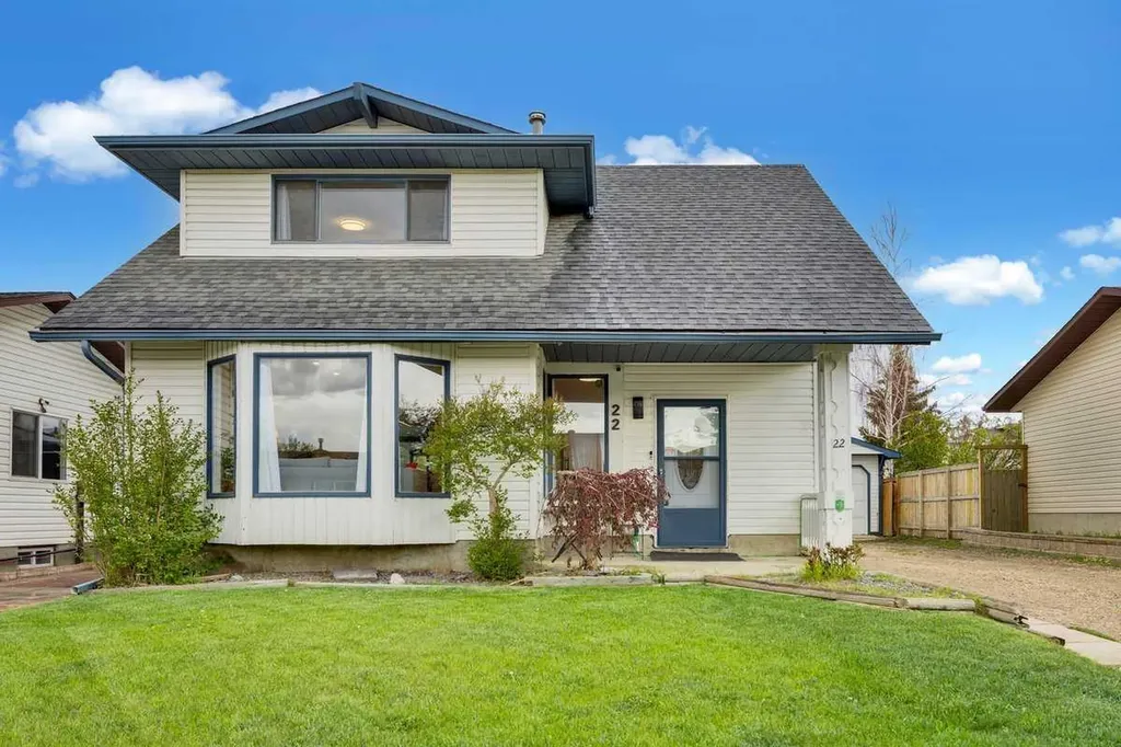22 Sandstone Crescent SE Airdrie AB T4B 1T5