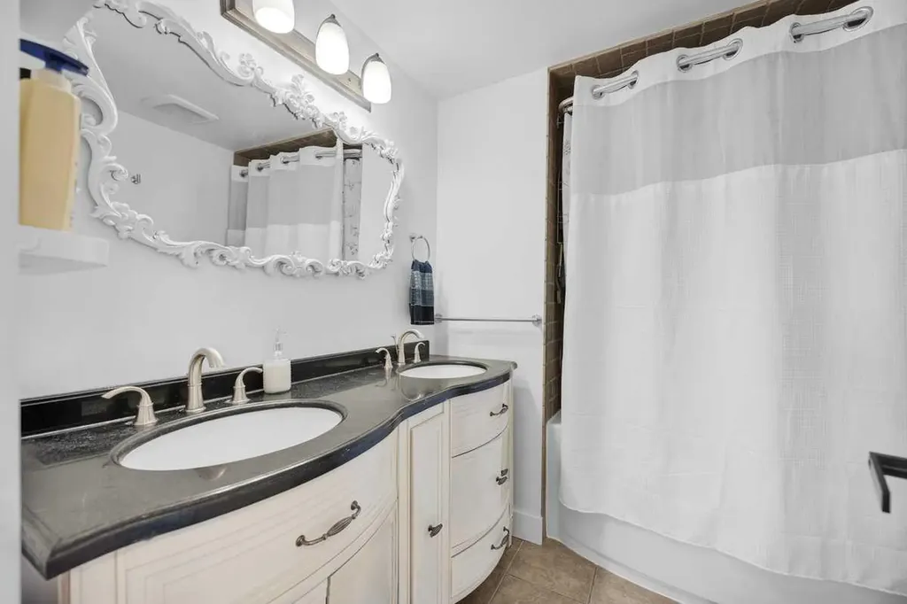 22 Sandstone Crescent SE Airdrie AB T4B 1T5