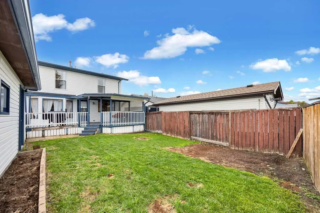 22 Sandstone Crescent SE Airdrie AB T4B 1T5