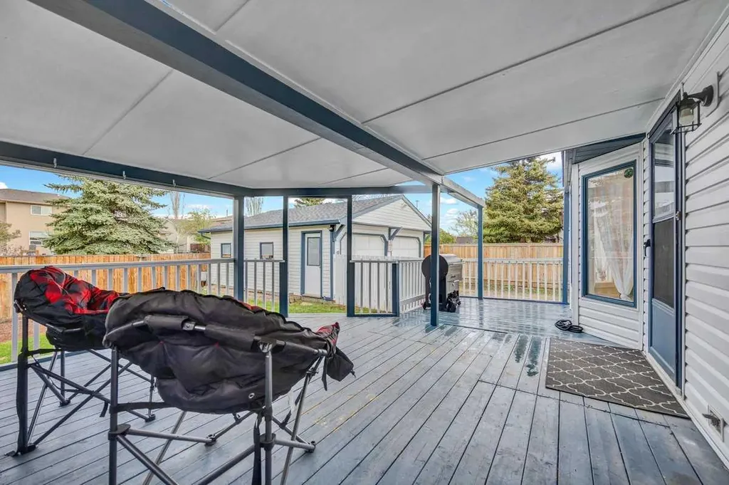 22 Sandstone Crescent SE Airdrie AB T4B 1T5