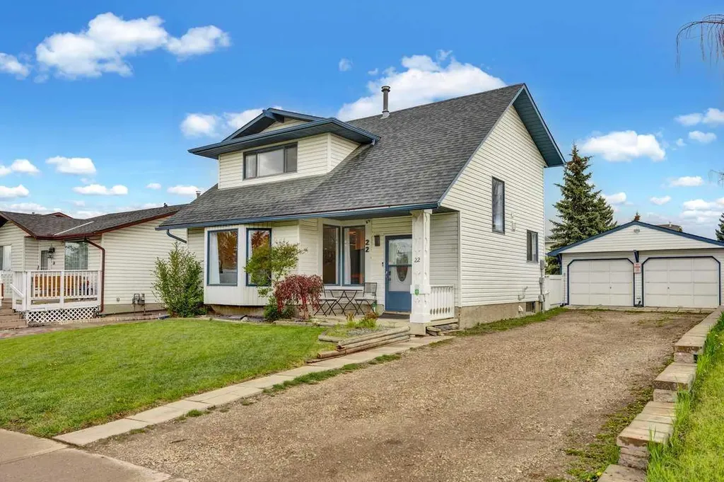 22 Sandstone Crescent SE Airdrie AB T4B 1T5