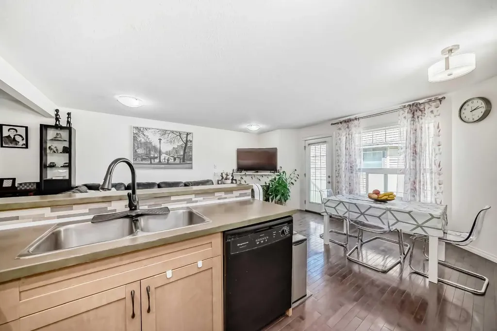 65 Spring Meadows Bay Okotoks AB T1S2G8