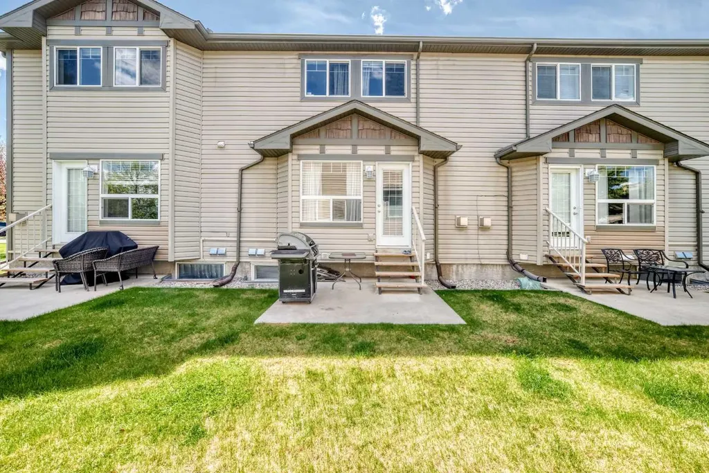65 Spring Meadows Bay Okotoks AB T1S2G8