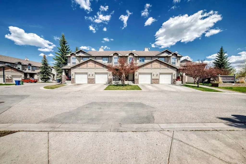 65 Spring Meadows Bay Okotoks AB T1S2G8