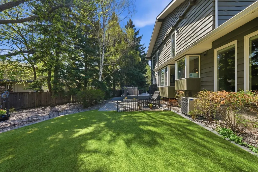 1128 Kildonan Place SW Calgary AB T2V 4B1