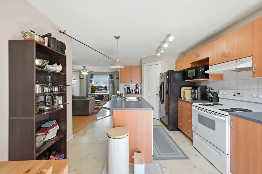 6 Saddlemont Way NE Calgary AB T3J 4V2