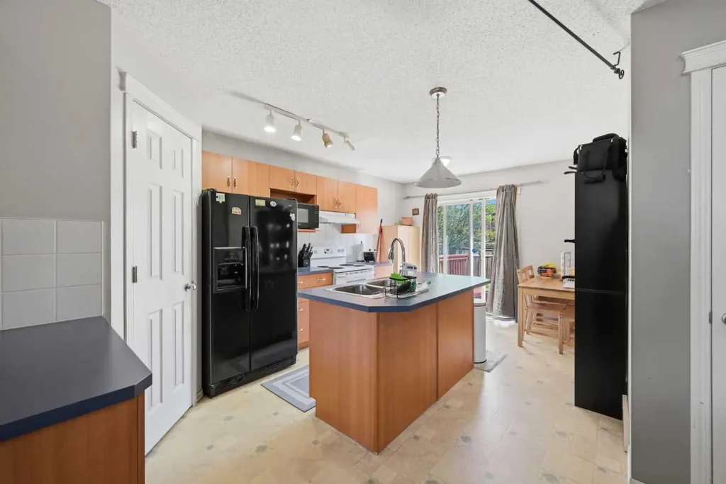 6 Saddlemont Way NE Calgary AB T3J 4V2