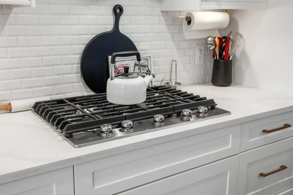 1303 18 Avenue NW Calgary AB T2M 0W5