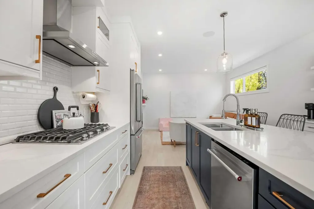 1303 18 Avenue NW Calgary AB T2M 0W5