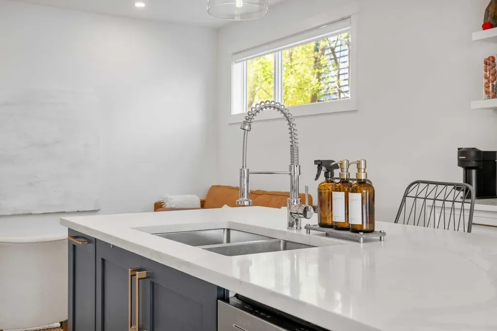 1303 18 Avenue NW Calgary AB T2M 0W5