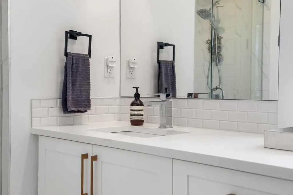 1303 18 Avenue NW Calgary AB T2M 0W5