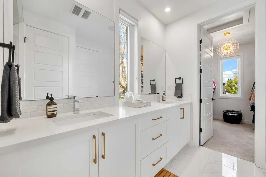 1303 18 Avenue NW Calgary AB T2M 0W5
